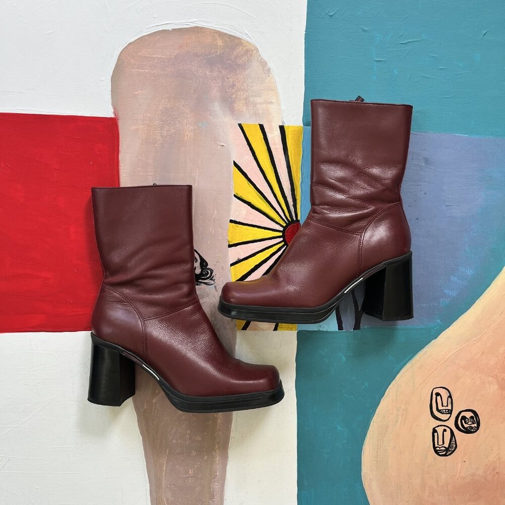 Tommy Hilfiger Size 7.5 Women's Red Leather Platform Boots with Chunky Heel - Mo